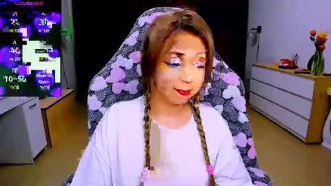 Snapshot of blinkofeyess chatting on 03/11/25, 09:24 Nicole online show from 03/11/25, 09:24