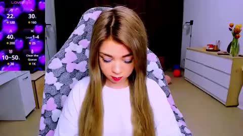 Snapshot of blinkofeyess chatting on 03/11/25, 12:39 Nicole online show from 03/11/25, 12:39