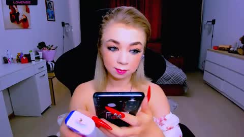 Snapshot of blinkofeyess chatting on 09/11/25, 07:08 Nicole online show from 09/11/25, 07:08