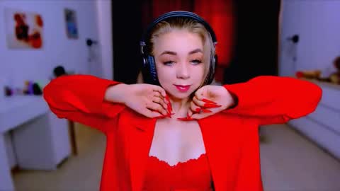 Snapshot of blinkofeyess chatting on 09/18/25, 10:06 Nicole online show from 09/18/25, 10:06