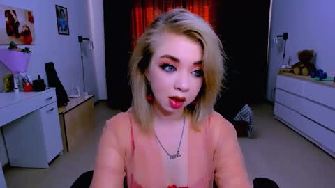 Snapshot of blinkofeyess chatting on 09/30/25, 07:24 Nicole online show from 09/30/25, 07:24