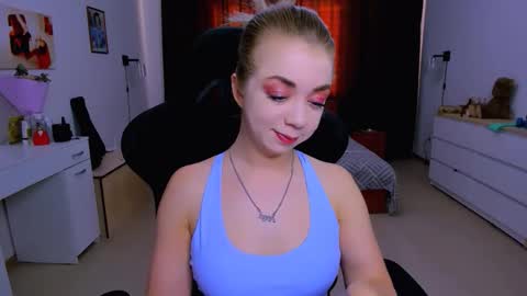 Snapshot of blinkofeyess chatting on 10/07/25, 08:11 Nicole online show from 10/07/25, 08:11