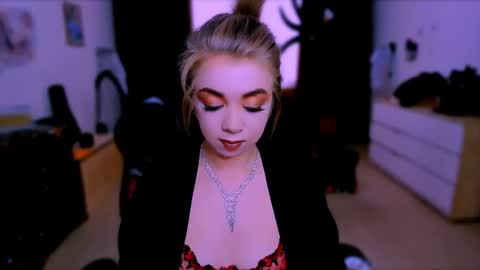 Snapshot of blinkofeyess chatting on 11/05/25, 08:03 Nicole online show from 11/05/25, 08:03