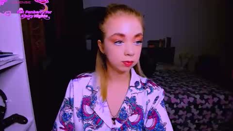 Snapshot of blinkofeyess chatting on 11/21/25, 08:35 Nicole online show from 11/21/25, 08:35