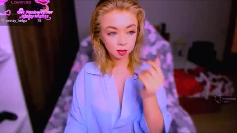 Snapshot of blinkofeyess chatting on 11/24/25, 10:37 Nicole online show from 11/24/25, 10:37