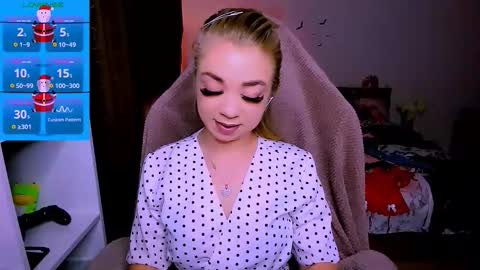 Snapshot of blinkofeyess chatting on 12/15/25, 01:59 Nicole online show from 12/15/25, 01:59