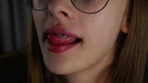 Snapshot of blissence chatting on 11/11/25, 03:12 LiLy online show from 11/11/25, 03:12