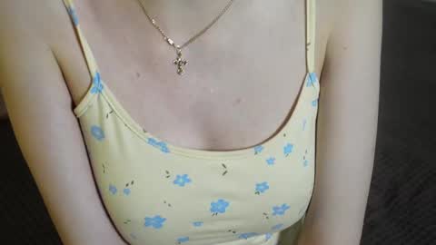 Snapshot of blissence chatting on 11/17/25, 03:07 LiLy online show from 11/17/25, 03:07