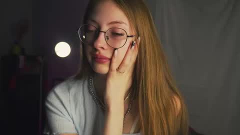 Snapshot of blissence chatting on 12/22/25, 03:09 LiLy online show from 12/22/25, 03:09