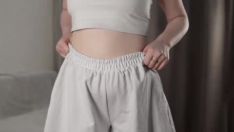 Snapshot of blissvibe chatting on 09/24/25, 02:20 Mila online show from 09/24/25, 02:20