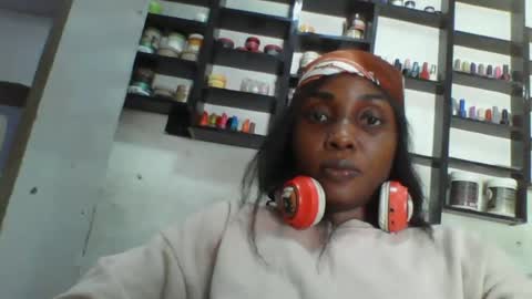 Lola online show from 06/19/26, 11:36