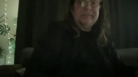 Snapshot of bllyidol chatting on 12/21/25, 11:06 BlIdoL online show from 12/21/25, 11:06