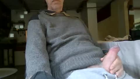 Snapshot of blomkuk chatting on 10/29/25, 08:27 blomkuk online show from 10/29/25, 08:27