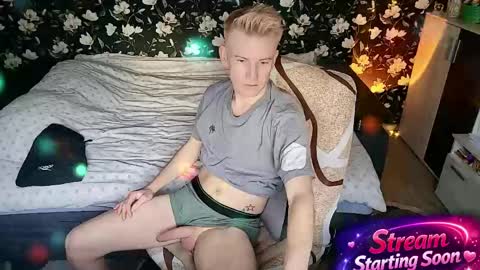 blond_boy69 online show from 04/24/26, 02:41