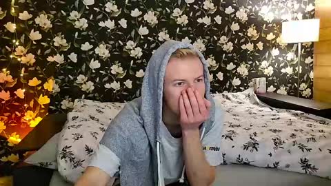blond_boy69 online show from 04/28/26, 02:27