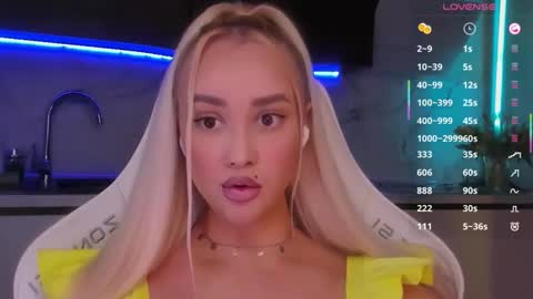 Snapshot of blond_diamond chatting on 06/08/26, 07:31 Lana online show from 06/08/26, 07:31
