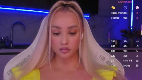 Snapshot of blond_diamond chatting on 06/13/26, 07:12 Lana online show from 06/13/26, 07:12