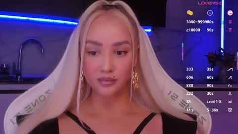 Snapshot of blond_diamond chatting on 06/19/26, 05:06 Lana online show from 06/19/26, 05:06