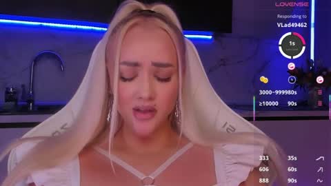 Snapshot of blond_diamond chatting on 06/20/26, 08:00 Lana online show from 06/20/26, 08:00