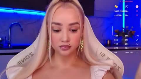 Snapshot of blond_diamond chatting on 07/01/26, 03:52 Lana online show from 07/01/26, 03:52
