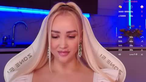 Snapshot of blond_diamond chatting on 07/04/26, 04:57 Lana online show from 07/04/26, 04:57