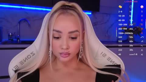 Snapshot of blond_diamond chatting on 07/10/26, 05:45 Lana online show from 07/10/26, 05:45
