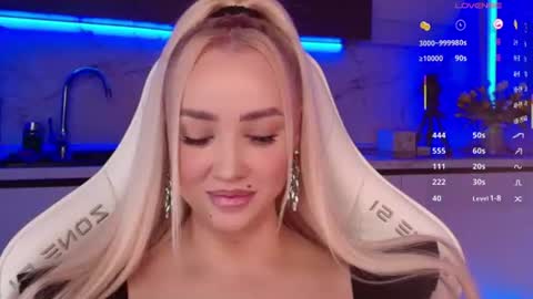 Snapshot of blond_diamond chatting on 07/15/26, 05:40 Lana online show from 07/15/26, 05:40