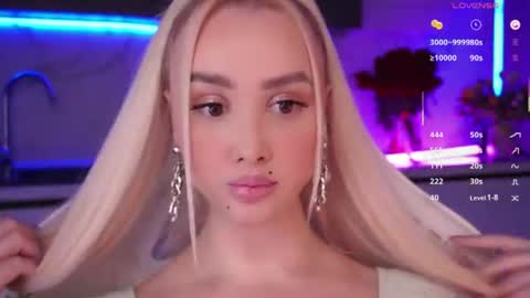 Snapshot of blond_diamond chatting on 07/22/26, 05:49 Lana online show from 07/22/26, 05:49