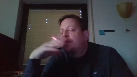 Snapshot of blonde32m chatting on 12/23/24, 12:30 blonde32m online show from 12/23/24, 12:30