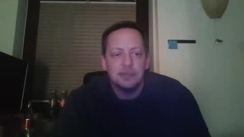 Snapshot of blonde32m chatting on 01/01/25, 01:04 blonde32m online show from 01/01/25, 01:04