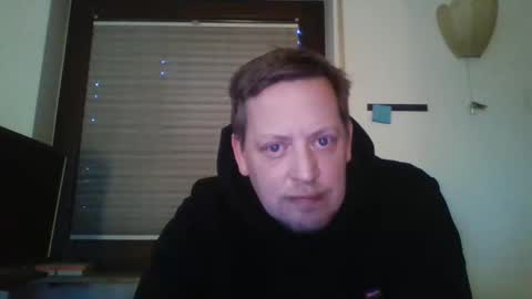 Snapshot of blonde32m chatting on 01/03/25, 03:33 blonde32m online show from 01/03/25, 03:33