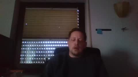 Snapshot of blonde32m chatting on 01/17/25, 03:00 blonde32m online show from 01/17/25, 03:00