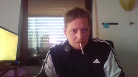 Snapshot of blonde32m chatting on 09/15/25, 02:28 blonde32m online show from 09/15/25, 02:28