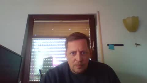 Snapshot of blonde32m chatting on 09/27/25, 11:37 blonde32m online show from 09/27/25, 11:37