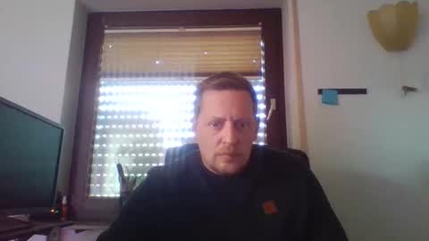 Snapshot of blonde32m chatting on 09/29/25, 02:44 blonde32m online show from 09/29/25, 02:44