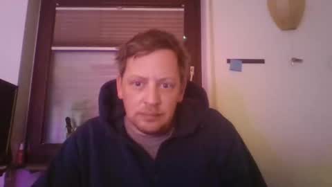 Snapshot of blonde32m chatting on 10/19/25, 06:03 blonde32m online show from 10/19/25, 06:03