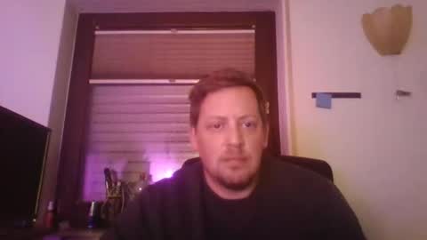 Snapshot of blonde32m chatting on 11/01/25, 04:53 blonde32m online show from 11/01/25, 04:53