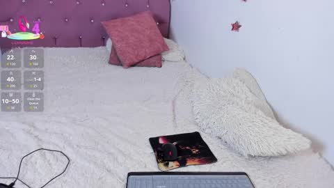 Snapshot of blonde__cute chatting on 12/03/25, 01:57 Esperancita and Karina online show from 12/03/25, 01:57