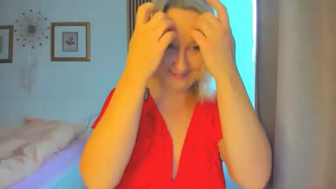 Snapshot of blonde_angel20 chatting on 01/30/25, 10:08 Nicole online show from 01/30/25, 10:08