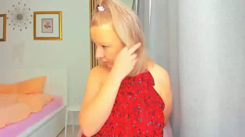 Snapshot of blonde_angel20 chatting on 02/12/25, 08:59 Nicole online show from 02/12/25, 08:59