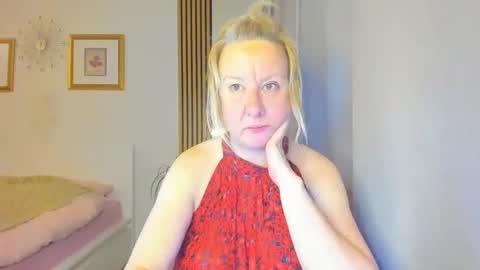 Snapshot of blonde_angel20 chatting on 03/11/25, 07:25 Nicole online show from 03/11/25, 07:25