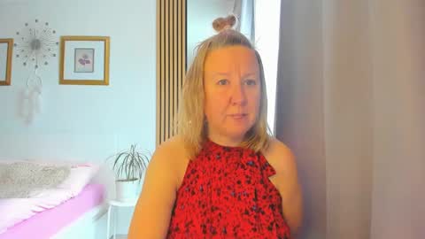 Snapshot of blonde_angel20 chatting on 03/12/25, 08:30 Nicole online show from 03/12/25, 08:30