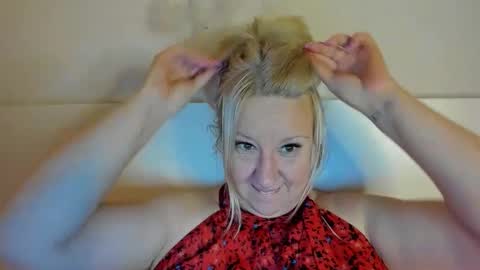 Snapshot of blonde_angel20 chatting on 09/26/25, 03:10 Nicole online show from 09/26/25, 03:10