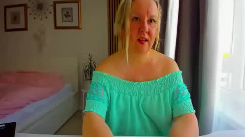 Nicole online show from 04/01/26, 04:37