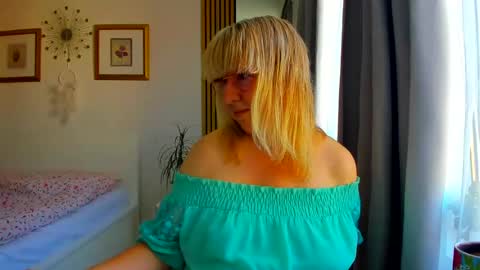 Snapshot of blonde_angel20 chatting on 06/22/26, 03:58 Nicole online show from 06/22/26, 03:58
