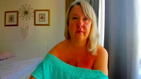 Snapshot of blonde_angel20 chatting on 07/18/26, 05:22 Nicole online show from 07/18/26, 05:22