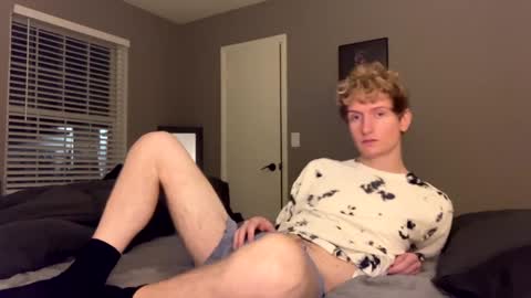 Snapshot of blonde_boi99 chatting on 01/13/25, 12:51 Blondie online show from 01/13/25, 12:51