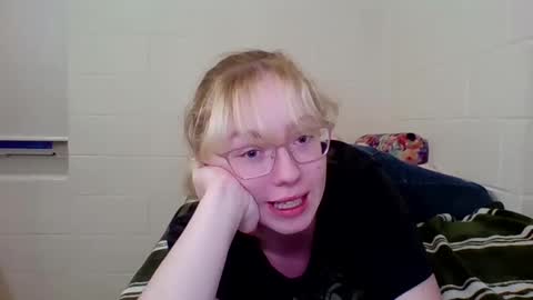 Snapshot of blonde_katie chatting on 02/03/25, 10:11 Katie online show from 02/03/25, 10:11