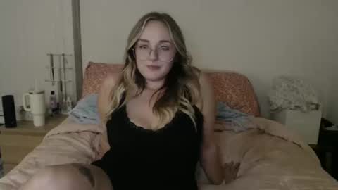 Snapshot of blondeandbent chatting on 10/10/25, 01:48 Your Big Titty Baby online show from 10/10/25, 01:48