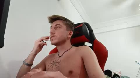 Snapshot of blondebat chatting on 02/06/25, 04:47 blondebat online show from 02/06/25, 04:47